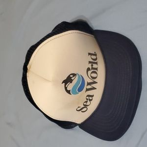 Vintage Sea World trucker style snap back hat. Pet and smoke free home.